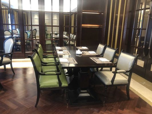 Fünf-Sternehotel-internationales Hotel-Gewohnheits-Speisetisch stellte abgrifffesten wasserdichten kundengebundenen Sofa Set ein