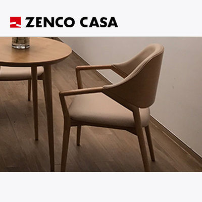 Moderne Massivholzmöbel mit Couchtisch und Sessel
