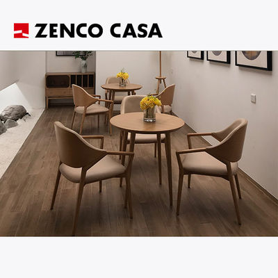 Moderne Massivholzmöbel mit Couchtisch und Sessel